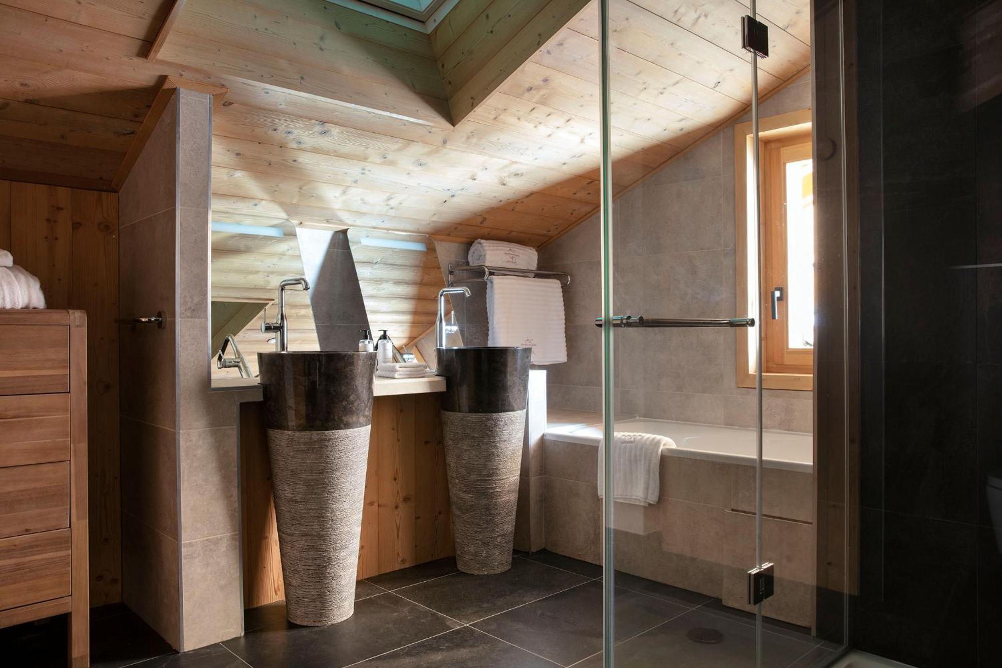 Grandes Rousses Hotel & Spa Alpe d'Huez Exterior foto Bathroom in a chalet